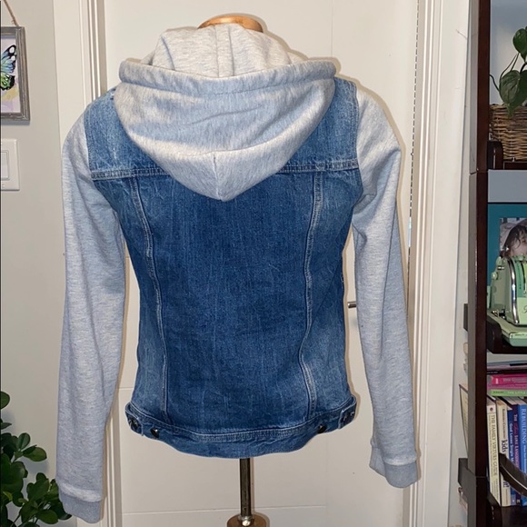 Oversized hooded Jean Jacket - Picture 3 of 7